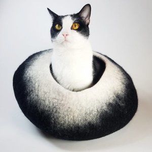 Black and White Cat Cave | Pet Bed